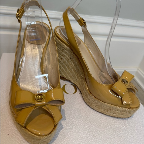 Classic DIOR Espadrilles That Will Be Staple In Your Closet! - Picture 6 of 7